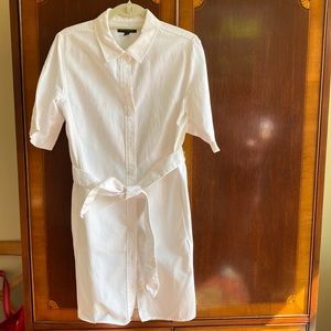 Banana Republic white poplin shirt dress. Size M. Self belt and pockets.